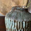 Wazon ceramiczny „Deep Lines” - ręcznie szkliwiony w głębokim niebieskim
