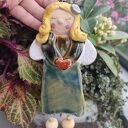 Anioł ceramiczny Pyza z serduszkiem - wyjątkowa figurka handmade