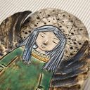 Bieszczadzki anioł ceramiczny z kotkiem i kwiatami - dekoracja do zawieszenia