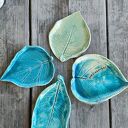 Zestaw 4 ceramicznych listków - turkusowe podkładki i pod świeczki „Wdzięczność”