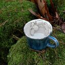 Ceramiczna filiżanka kubek z figurką konia niebieska