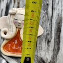 Ręcznie robiony anioł ceramiczny w kolorowej sukience na komunię i chrzest