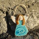 Aniołek ceramiczny z gliny szamotowej - prezent bożonarodzeniowy