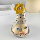 Ozdobny lampion z kwiatkiem, ceramika