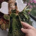 Anioł ceramiczny w zielonej sukience - wyjątkowa dekoracja
