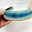 Ceramiczna podstawka na kadzidełko Rzeka - ręcznie malowana