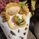Ceramiczny lampion w kształcie anioła z kotem