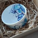 Porcelanowa czarka z motylem - ręcznie toczona, swobodnie malowana w stylu japońskim