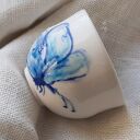 Porcelanowa czarka z motylem - ręcznie toczona, swobodnie malowana w stylu japońskim