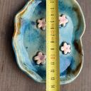 Ręcznie robiona mydelniczka ceramiczna Staw z kwiatkami