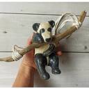 Panda wisząca na gałęzi - ręcznie wykonana ceramika szamotowa