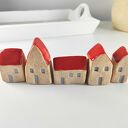 Zestaw 5 ceramicznych domków do dekoracji - szamot i czerwone dachy