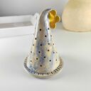 Ozdobny lampion z kwiatkiem, ceramika