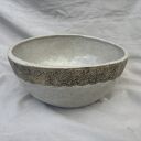 Umywalka ceramiczna - duża beżowa misa z koronką