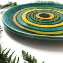 Kolorowy artystyczny talerzyk ceramiczny do dekoracji wnętrza