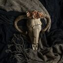 Rzeźba ceramiczna „Silent Bloomed Strength” - ręcznie lepiona dekoracja z symbolem siły i delikatności