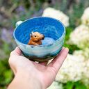 Filiżanka z kapibarą Leśne Jeziorko - ceramiczne rękodzieło
