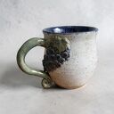 Duży ceramiczny kubek z winogronkiem