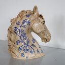 Pegaz - ceramiczne popiersie konia w stylu prowansalskim, biel z przecierkami, 26 cm