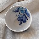 Porcelanowa czarka z motylem - ręcznie toczona, swobodnie malowana w stylu japońskim