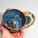 Filiżanka Violet Opal z jamnikiem w środku - ręcznie robiona ceramika (z talerzykiem)