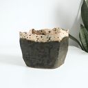 Ręcznie lepiona ceramiczna osłonka na doniczkę