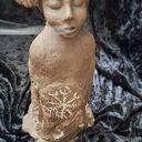  Ręcznie rzeźbiona ceramiczna Szamanka - rytualny kominek do kadzideł stożkowych