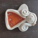 Anioł ceramiczny w kolorowej sukience - ręcznie wykonana dekoracja