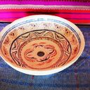 Umywalka Ceramiczna Nablatowa Hafty 31 cm - Wzory Tradycyjnego Folkloru Inspiracją w Twojej Łazience