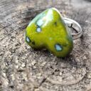 Zielony ceramiczny pierścionek z serduszkiem - handmade