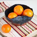Ceramiczna nieregularna miska na owoce w kolorze terakoty