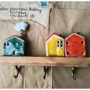 Wieszak z domkami