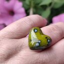 Zielony ceramiczny pierścionek z serduszkiem - handmade