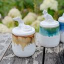 Ceramiczna cukiernica z koniem Biała Tundra - rękodzieło na prezent