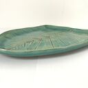 Ręcznie robiony talerz ceramiczny Liść - dekoracja w stylu roślinnym
