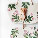 Myszka w kwiatach - ceramiczna dekoracja ścienna