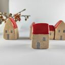 Zestaw 5 ceramicznych domków do dekoracji - szamot i czerwone dachy