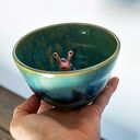 Turkusowa filiżanka ceramiczna z figurką ślimaka - ok. 350 ml