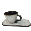 Ręcznie robiona filiżanka ceramiczna z podstawką