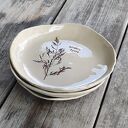 Talerzyk ceramiczny 23 cm „Smakuj życie” - ręcznie robiony z gliny
