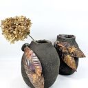 Wazon ceramiczny handmade w kolorze czekolady z listkami z postarzanej miedzi