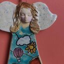 Ręcznie wykonany ceramiczny anioł z misiami