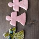 Aniołek ceramiczny magnes - rękodzieło na wyjątkową pamiątkę