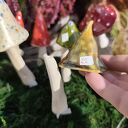 Ceramiczny grzybek na druciku do doniczki