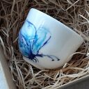 Porcelanowa czarka z motylem - ręcznie toczona, swobodnie malowana w stylu japońskim