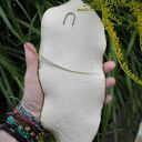 Anioł ceramiczny Poziomka - unikatowa dekoracja wnętrza