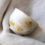 Porcelanowa czarka stworzona do ceremonii herbaty. Toczona na kole, Ręcznie malowana w japońskim stylu. Filiżanka