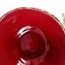 Misa ceramiczna w kolorze czerwieni i beżu z efektami malarskimi. Produkt nie nadaje się do mycia w zmywarce. Sztuka