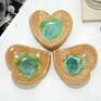 Ręcznie robiona i malowana ceramiczna miseczka, którą możesz wykorzystać do przechowywania swoich małych skarbów biżuterii - serce