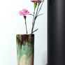na kwiaty ceramika prosty, surowy wazon wykończony zaciekami z zielonego i brązowego